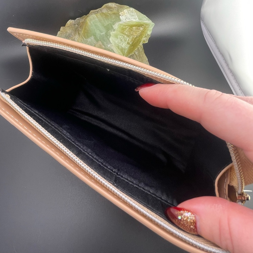 Marc Jacob’s Beige Patent Cosmetic bag or Clutch - Picture 5 of 5